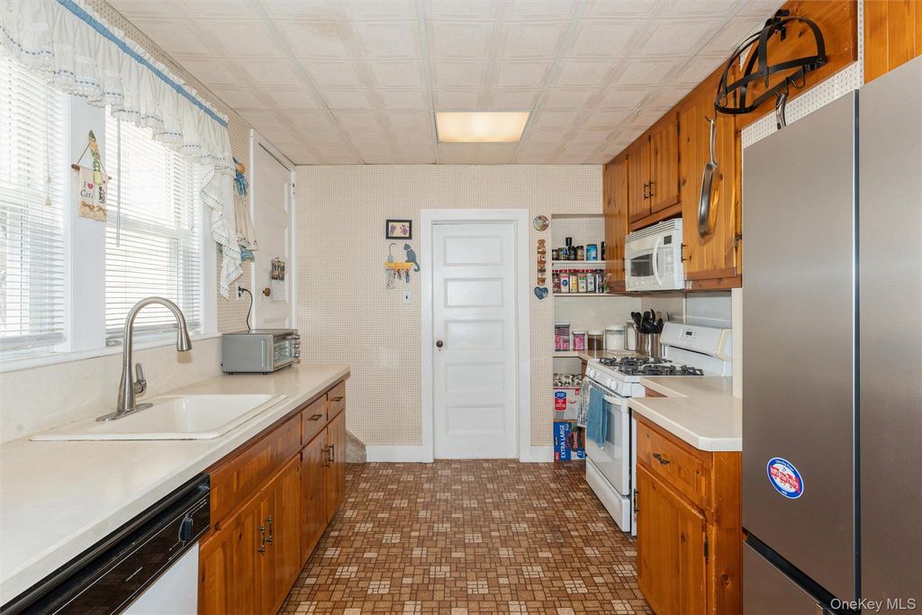 10 Driscoll Avenue, Rockville Centre, NY 11570 — photo 4