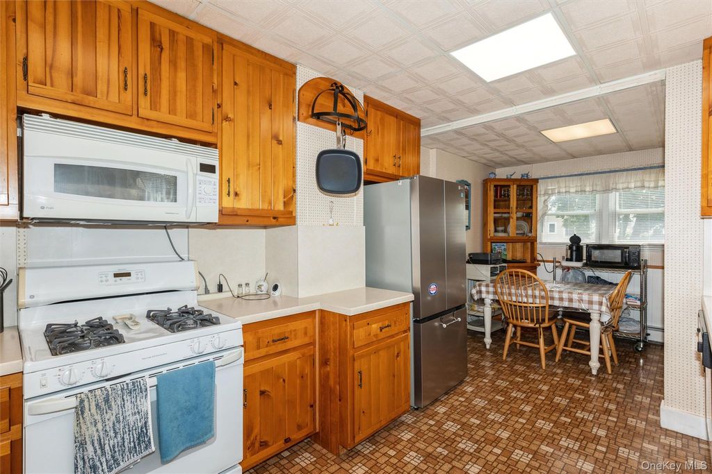 10 Driscoll Avenue, Rockville Centre, NY 11570 — photo 5