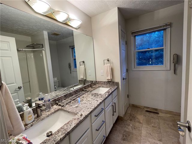 19956 Colleen Court, Strongsville, OH 44149