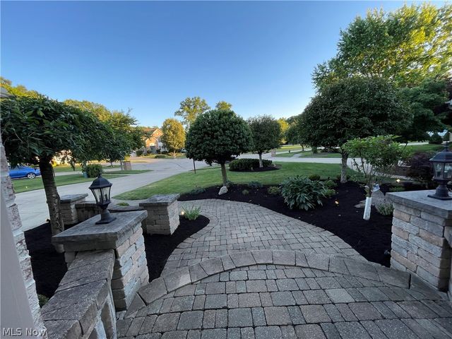 19956 Colleen Court, Strongsville, OH 44149