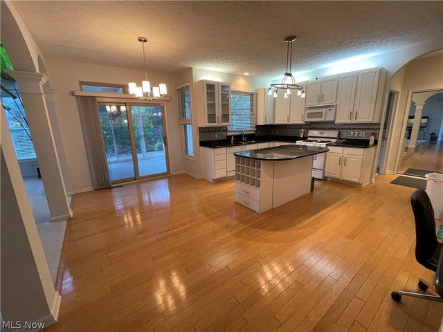 19956 Colleen Court, Strongsville, OH 44149