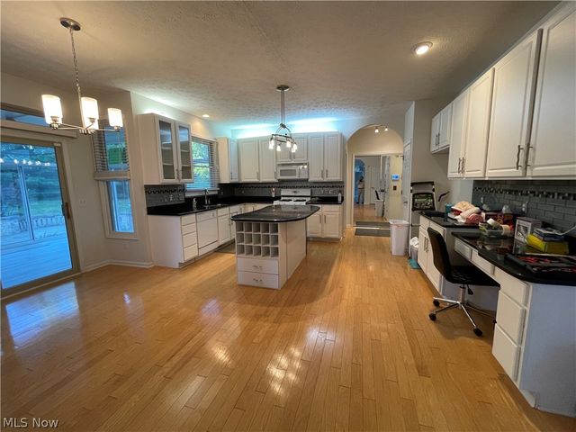 19956 Colleen Court, Strongsville, OH 44149