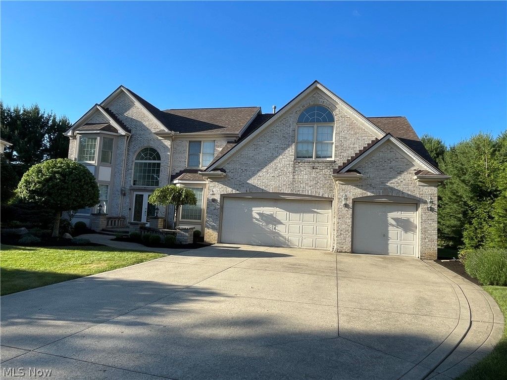 19956 Colleen Court, Strongsville, OH 44149