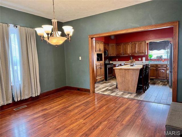 30 Grand Avenue, Belleville, IL 62220