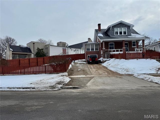 30 Grand Avenue, Belleville, IL 62220