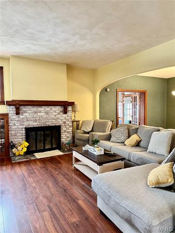 30 Grand Avenue, Belleville, IL 62220