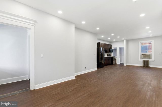 7233 W CHESTER PIKE, Upper Darby, PA 19082