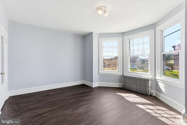 7233 W CHESTER PIKE, Upper Darby, PA 19082