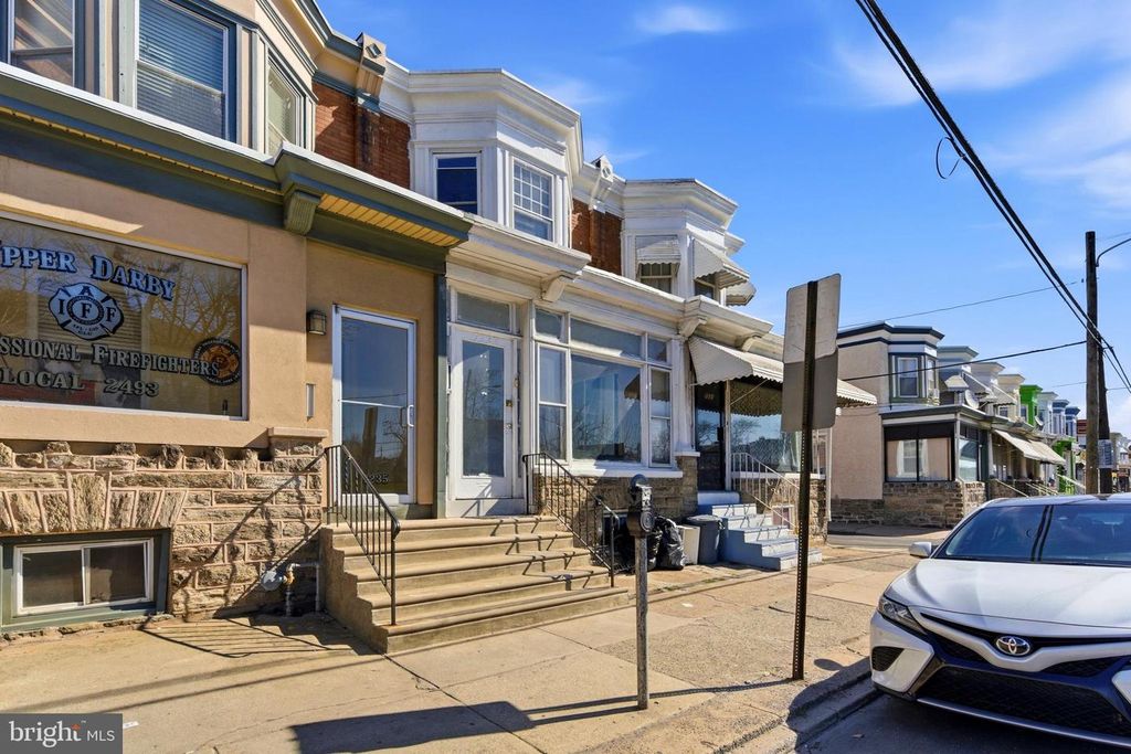 7233 W CHESTER PIKE, Upper Darby, PA 19082