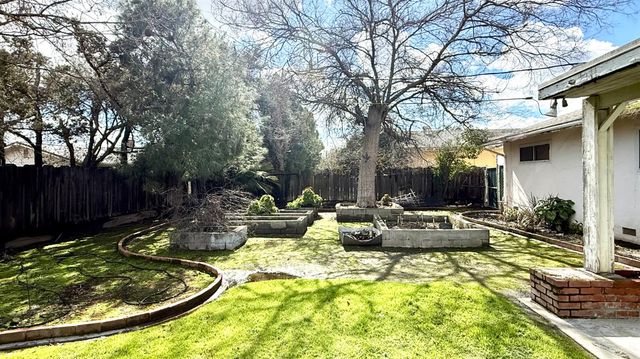 2335 N Douty Street, Hanford, CA 93230