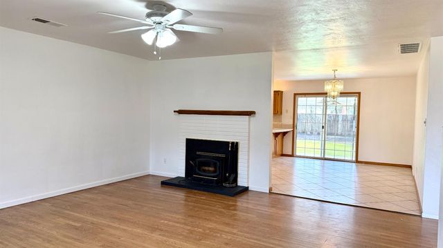 2335 N Douty Street, Hanford, CA 93230