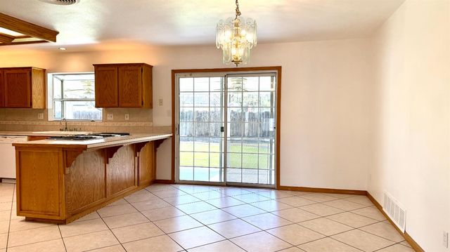 2335 N Douty Street, Hanford, CA 93230