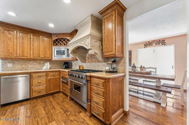 2526 Glenhurst Court, Simi Valley, CA 93063