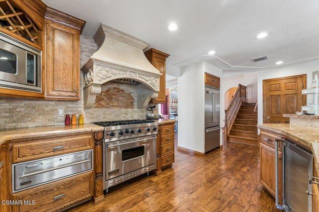 2526 Glenhurst Court, Simi Valley, CA 93063