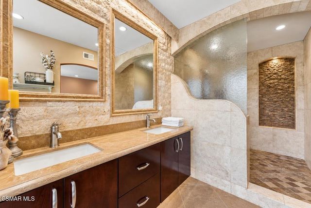 2526 Glenhurst Court, Simi Valley, CA 93063