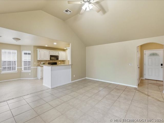 11268 S 276th East Avenue, Coweta, OK 74429