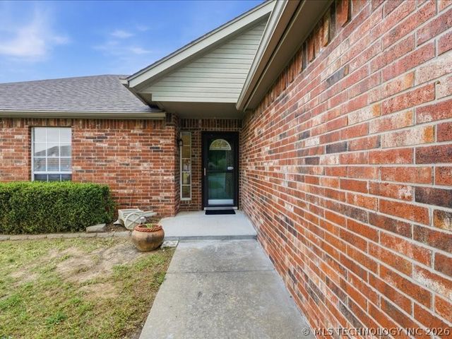 11268 S 276th East Avenue, Coweta, OK 74429