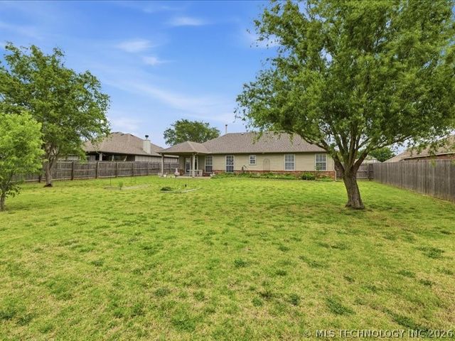 11268 S 276th East Avenue, Coweta, OK 74429