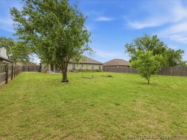 11268 S 276th East Avenue, Coweta, OK 74429
