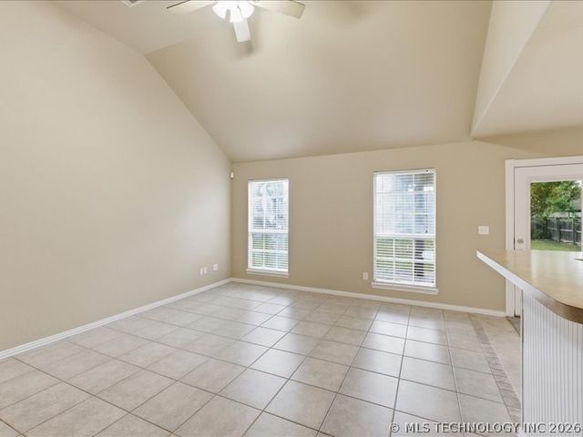 11268 S 276th East Avenue, Coweta, OK 74429