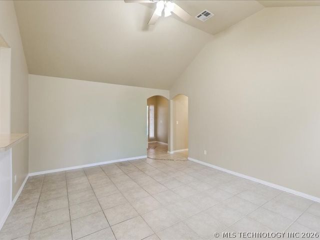 11268 S 276th East Avenue, Coweta, OK 74429