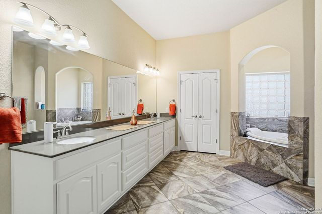 113 Misty Dawn, Castroville, TX 78009