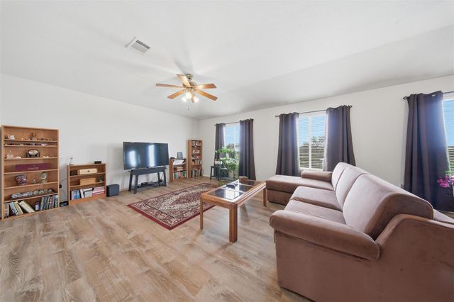 109 Morningside CIR, Hutto, TX 78634