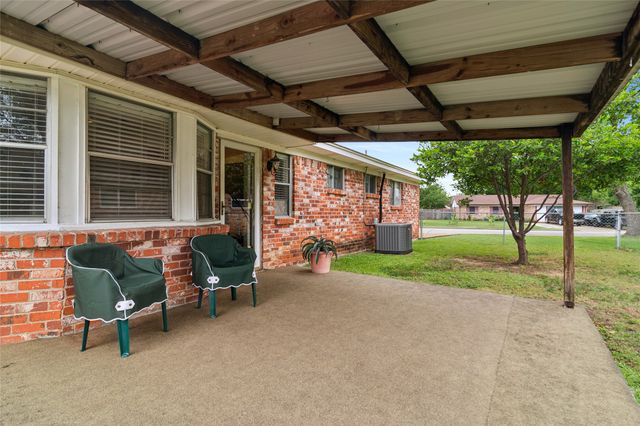 937 Patricia Street, Irving, TX 75060