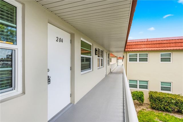 29 Pine Arbor Lane 204, Vero Beach, FL 32962