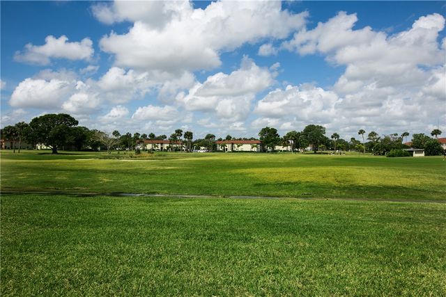 29 Pine Arbor Lane 204, Vero Beach, FL 32962