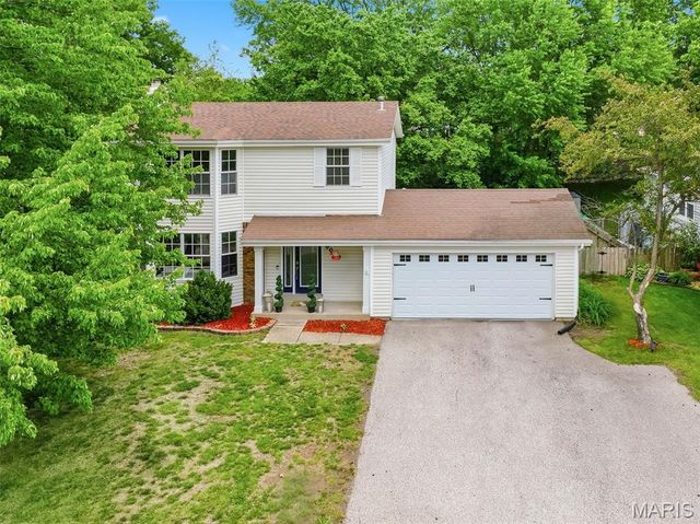 1316 Whispering Ridge Lane, St Peters, MO 63376