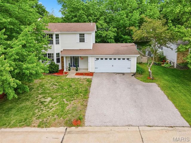 1316 Whispering Ridge Lane, St Peters, MO 63376
