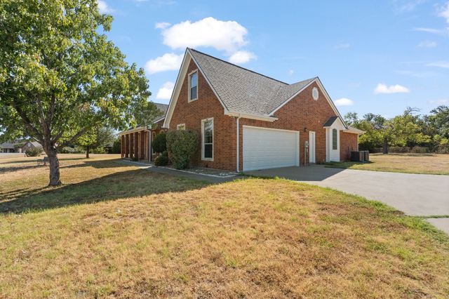 2521 Pecan Springs Road, Cleburne, TX 76031