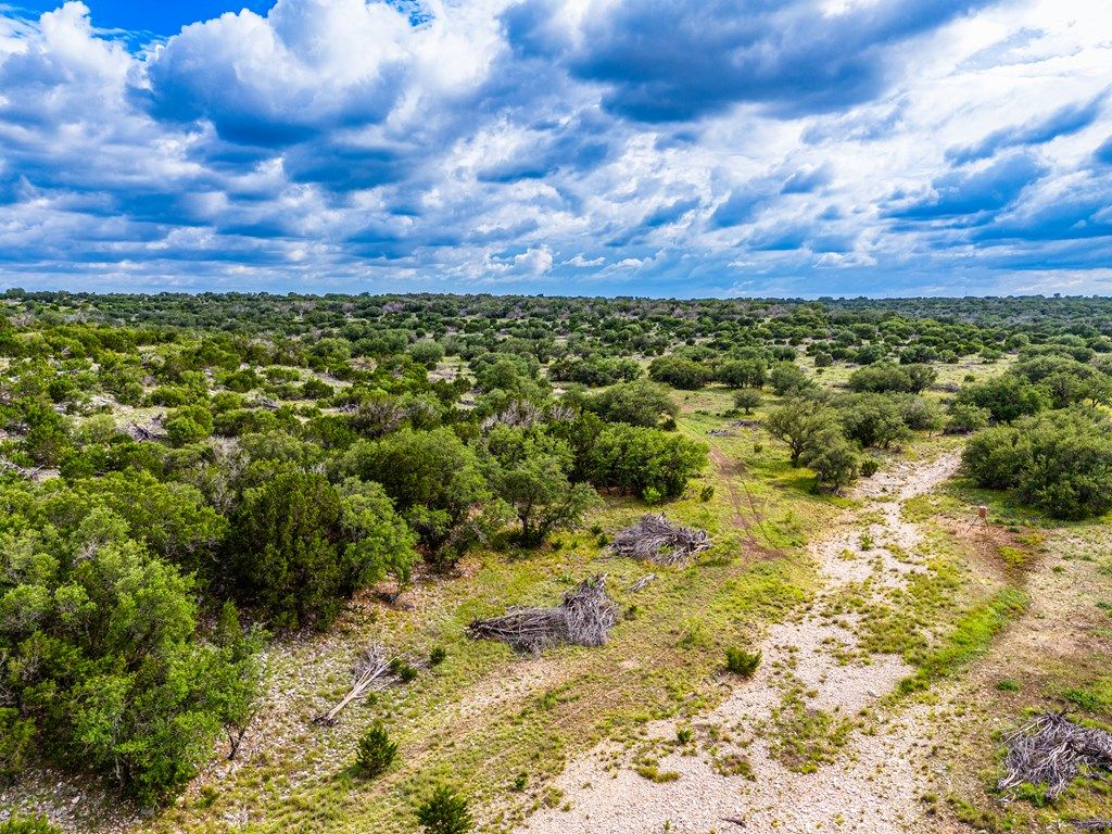 Image 11 of property listing at 0000 Private Rd, Sonora, TX 76950