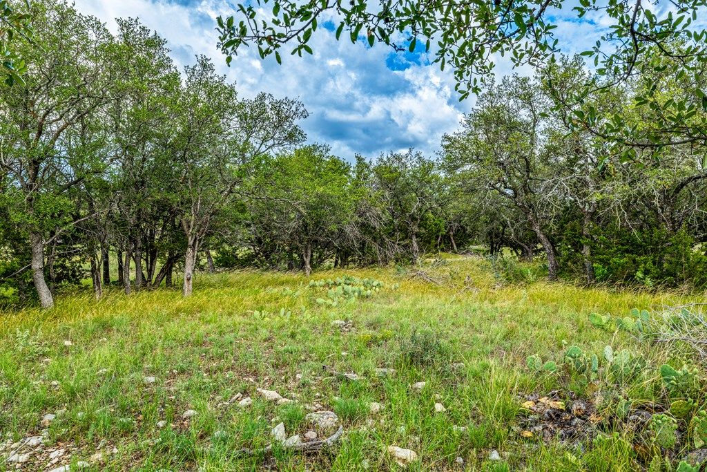 Image 2 of property listing at 0000 Private Rd, Sonora, TX 76950