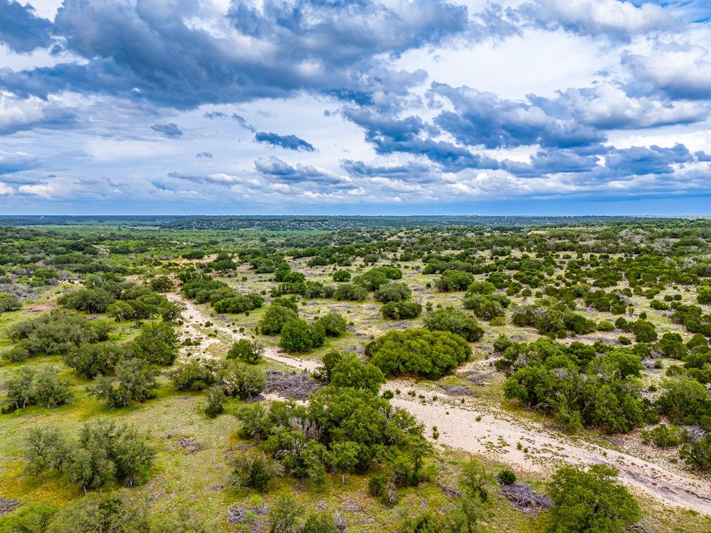 Image 5 of property listing at 0000 Private Rd, Sonora, TX 76950