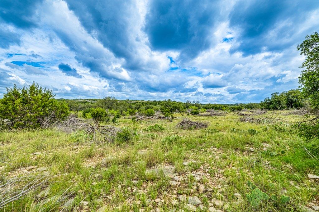 Image 6 of property listing at 0000 Private Rd, Sonora, TX 76950