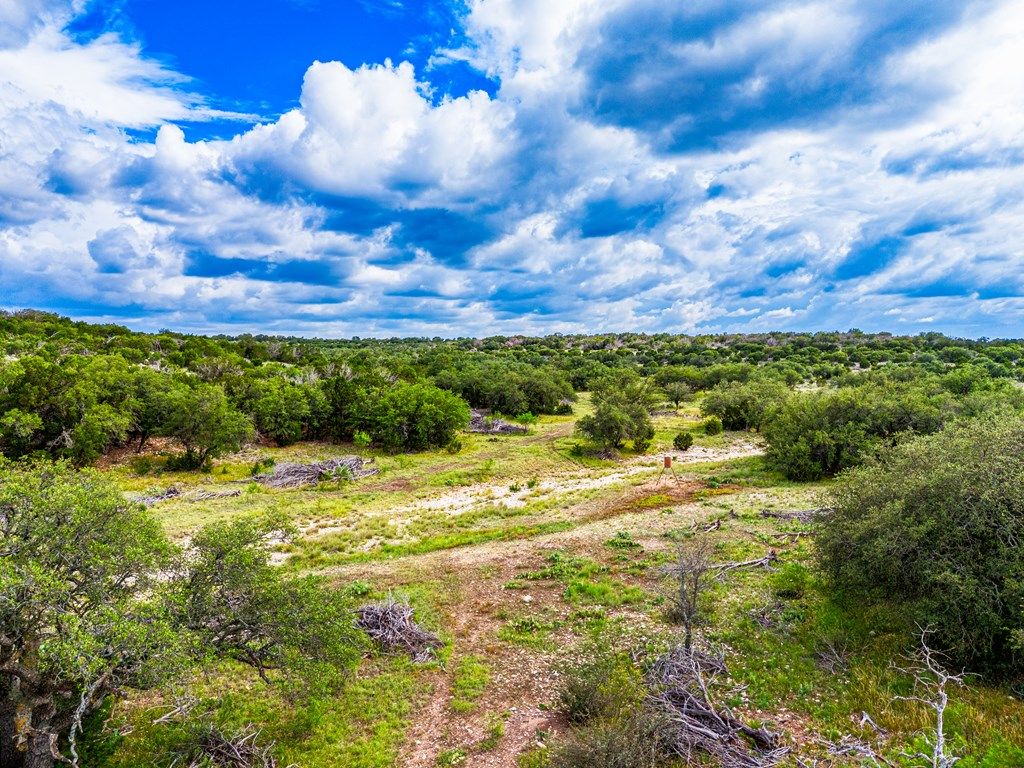 Image 7 of property listing at 0000 Private Rd, Sonora, TX 76950