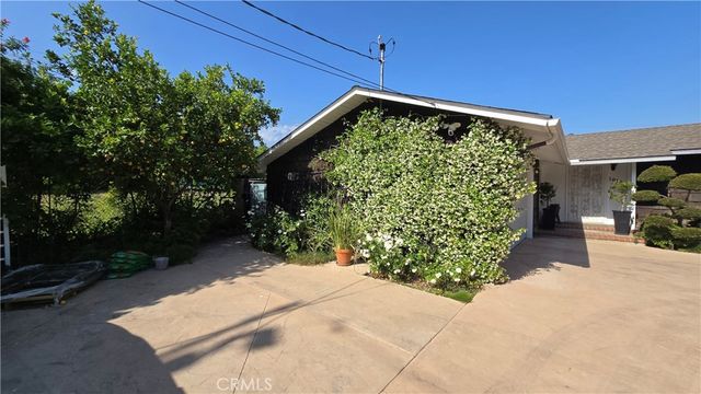 1018 La Presa Drive, Pasadena, CA 91107