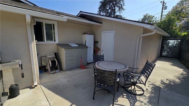1018 La Presa Drive, Pasadena, CA 91107