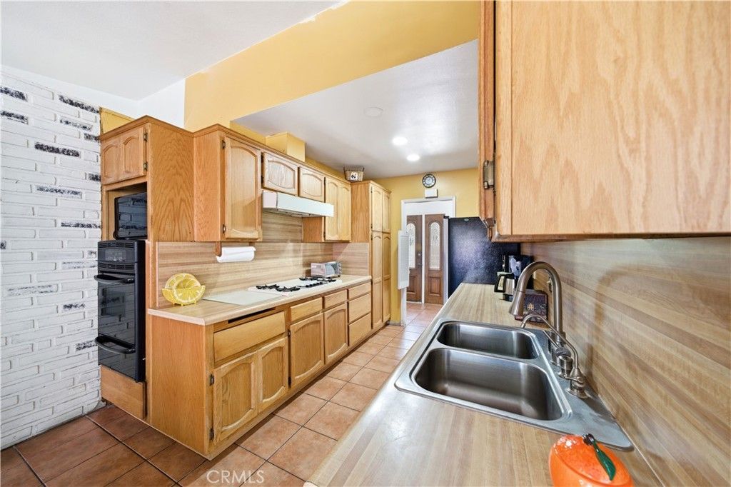 Image 11 of property listing at 10007 Bogardus Avenue, Whittier, CA 90603