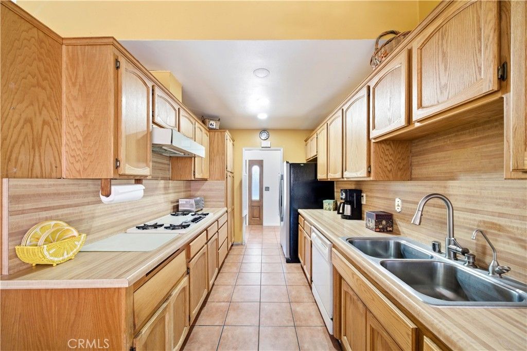 Image 12 of property listing at 10007 Bogardus Avenue, Whittier, CA 90603