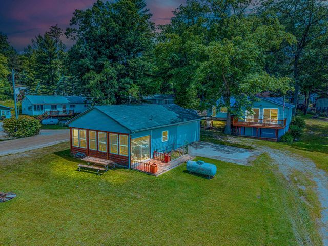 1276 E Long Lake Road, Harrison, MI 48625