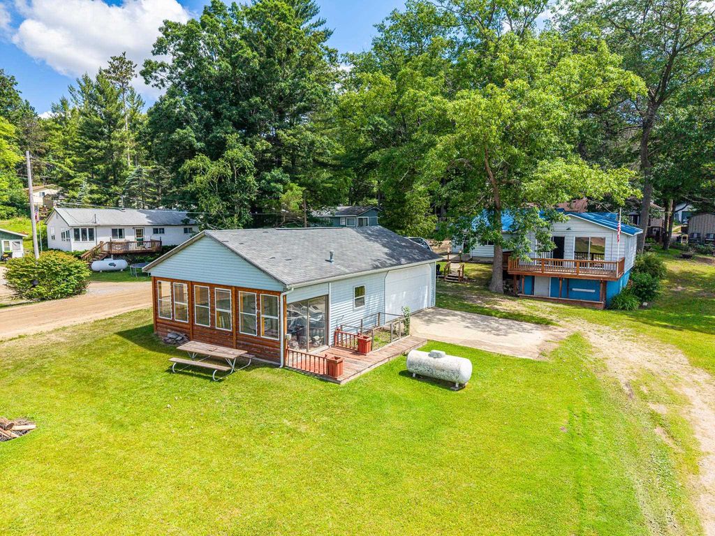 1276 E Long Lake Road, Harrison, MI 48625