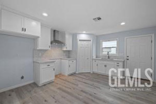 137 S South King Street, Bakersfield, CA 93305