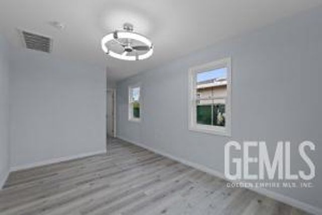 137 S South King Street, Bakersfield, CA 93305