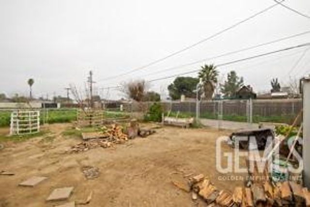 137 S South King Street, Bakersfield, CA 93305