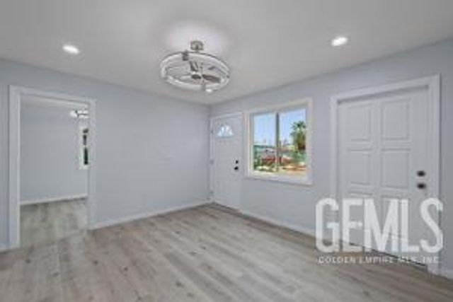 137 S South King Street, Bakersfield, CA 93305