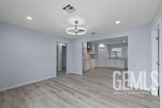 137 S South King Street, Bakersfield, CA 93305