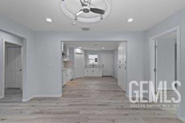 137 S South King Street, Bakersfield, CA 93305